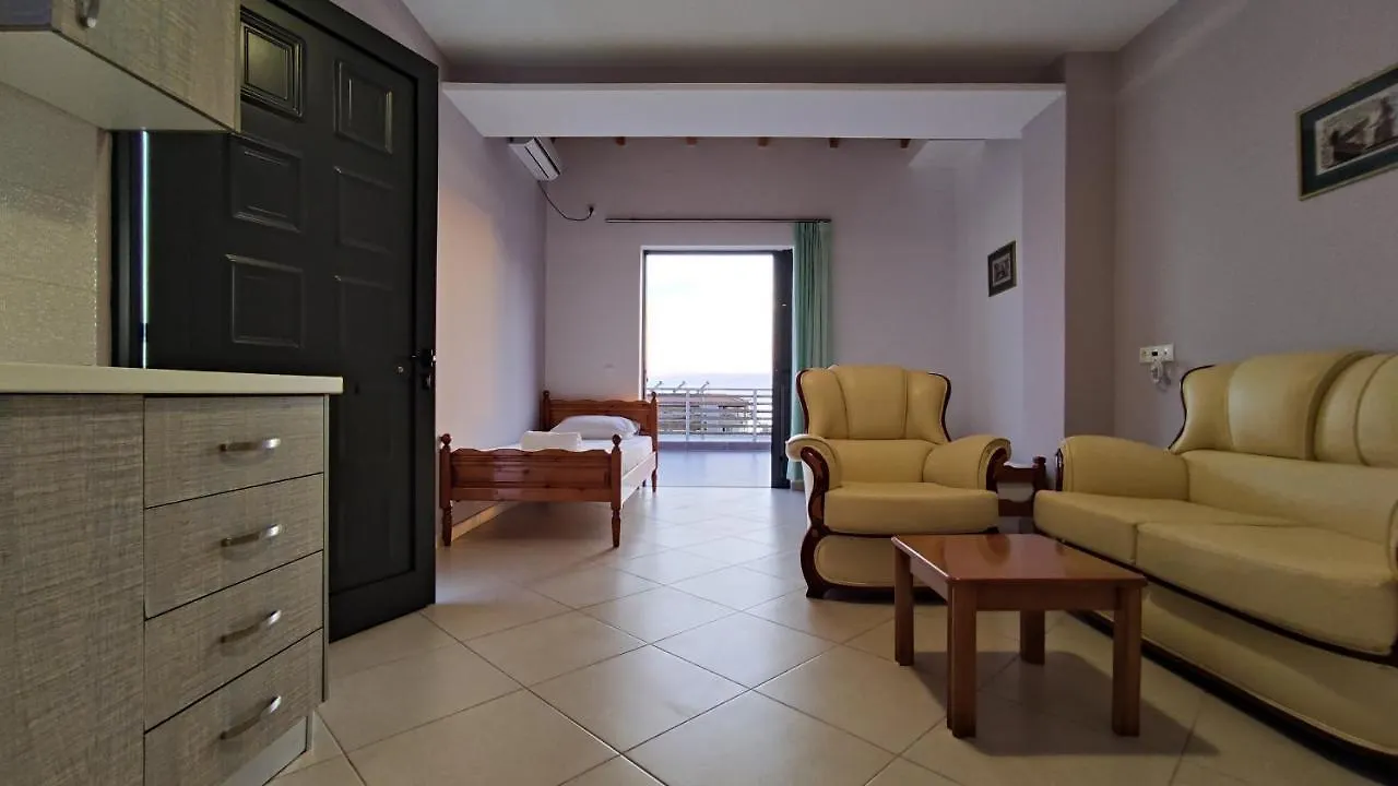 Appartement Penthouse 50 M From The Beach Himarë